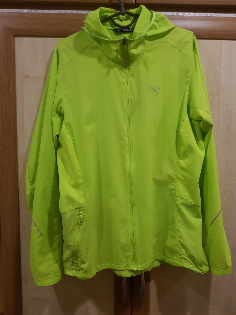Вітрівка Arc'teryx жіноча ''L''