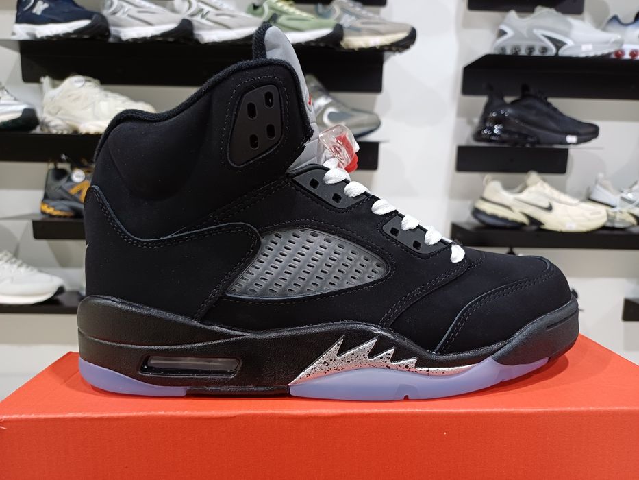 Кросівки чоловічі