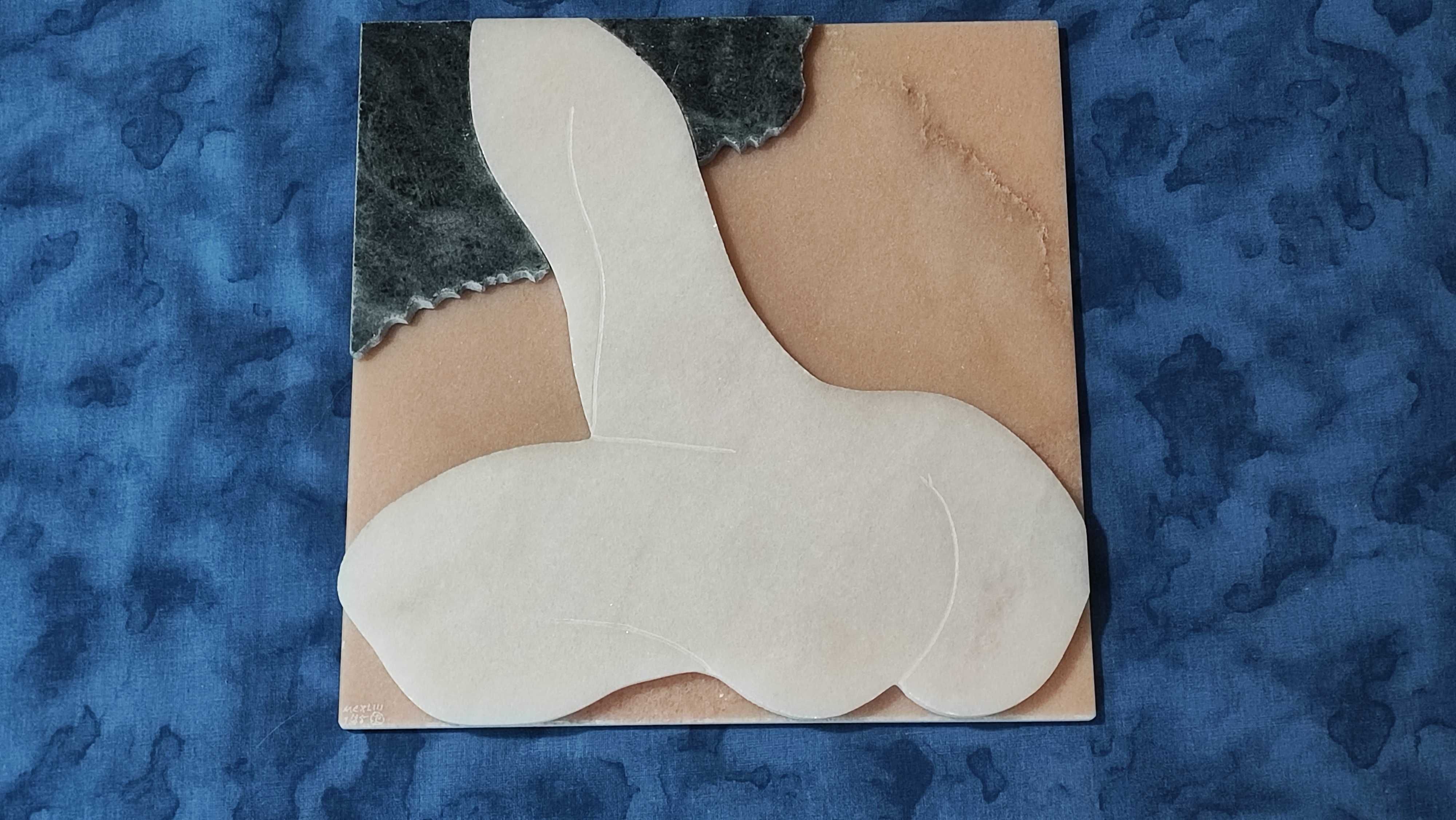 Cutileiro – Escultura em pedra, 30x30 cm, Mulher sentada de joelhos