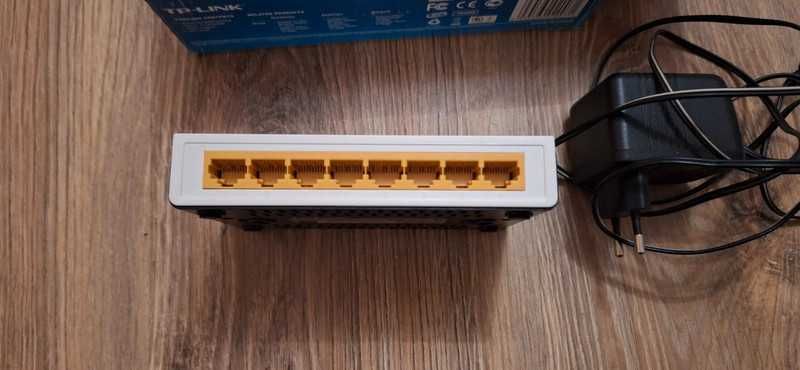 TP-LINK switch Tl-sf1008d