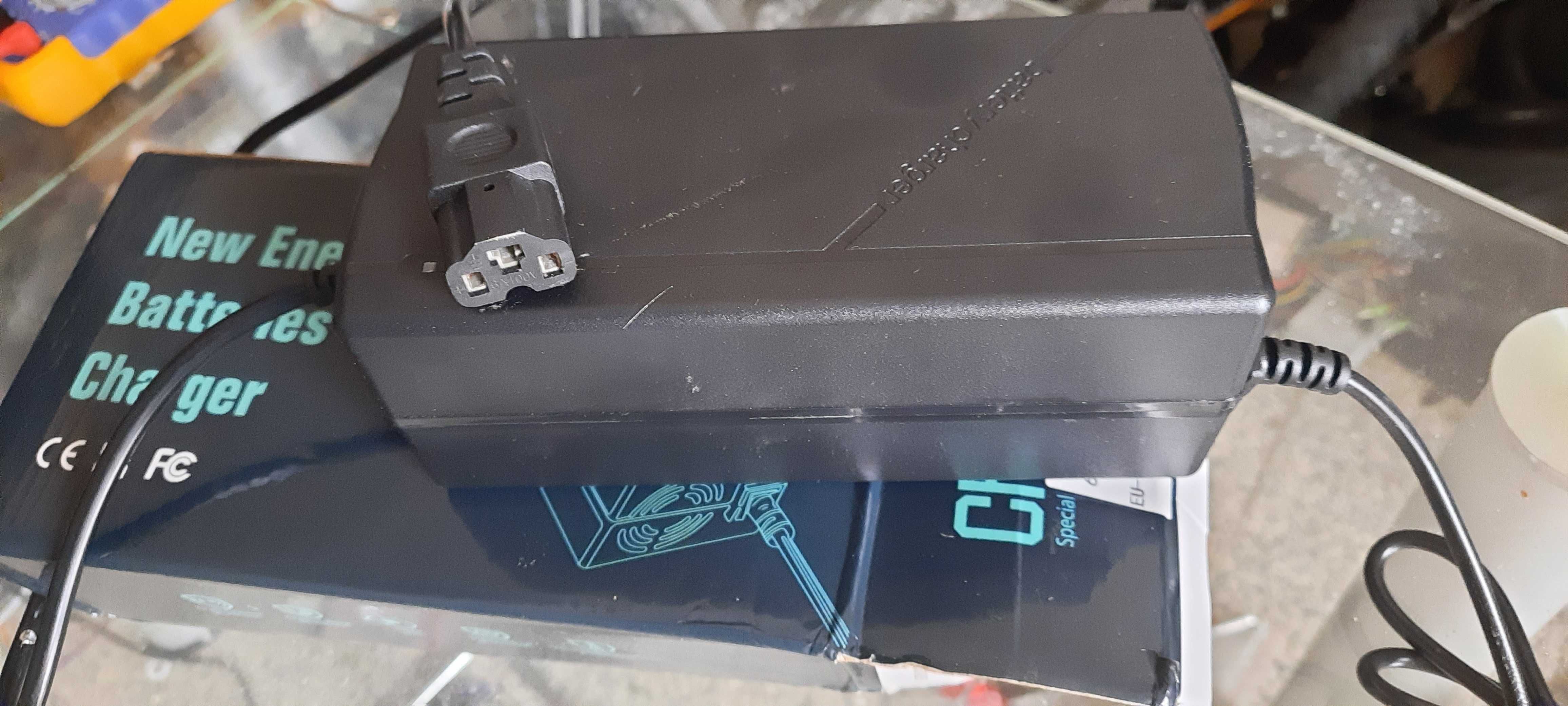 Szybka ładowarka 60V 5A / 67.2 v 5 A