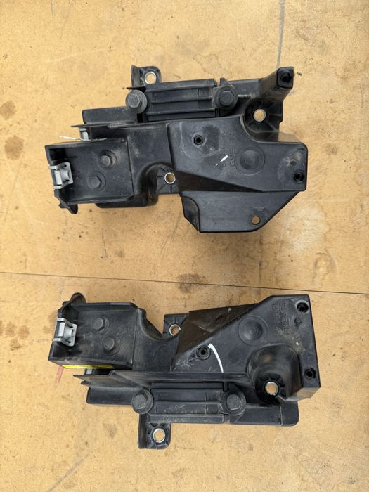 Кріплення радіатора верхні кронштейн радиатора jeep cherokee kl 2.0