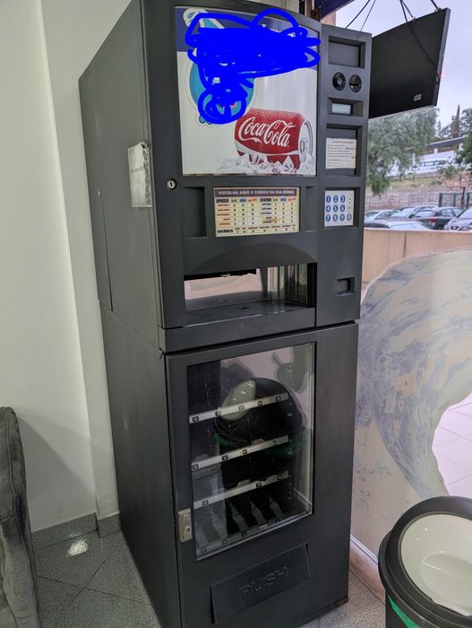 Máquina vending com moedeiro