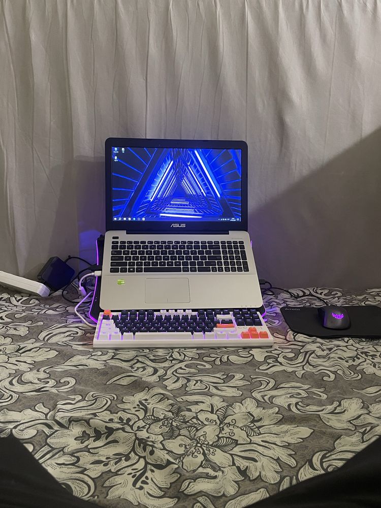 ТОП ! Ноутбук ASUS + клавиатура, мышь и сумка !!!