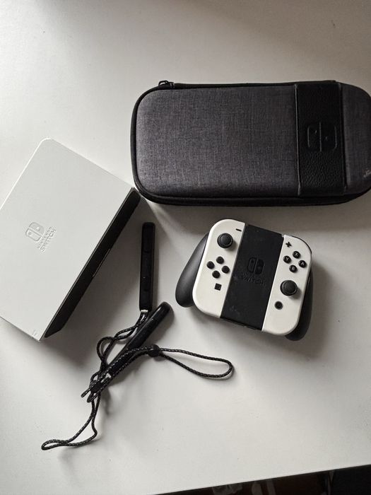 Nintendo Switch OLED + białe Joy-Cony + gry + Nitro Deck