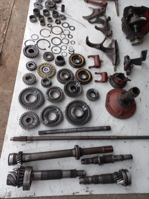 Deutz fahr DX 3.90,3.70,3.10,3.30, 3.65, 3.75,3.50,3.60, G70,4337918,4378828,4342689.WAŁEK,atak,synchronizator,podnośnik,mechanizm różnicowy,koło zębate,łożysko,piasta,most,kabina,silnik,skrzynia,obudowa mostu,zwolnice,koła,maska,części