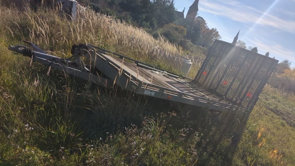 Laweta z rampo i platformo