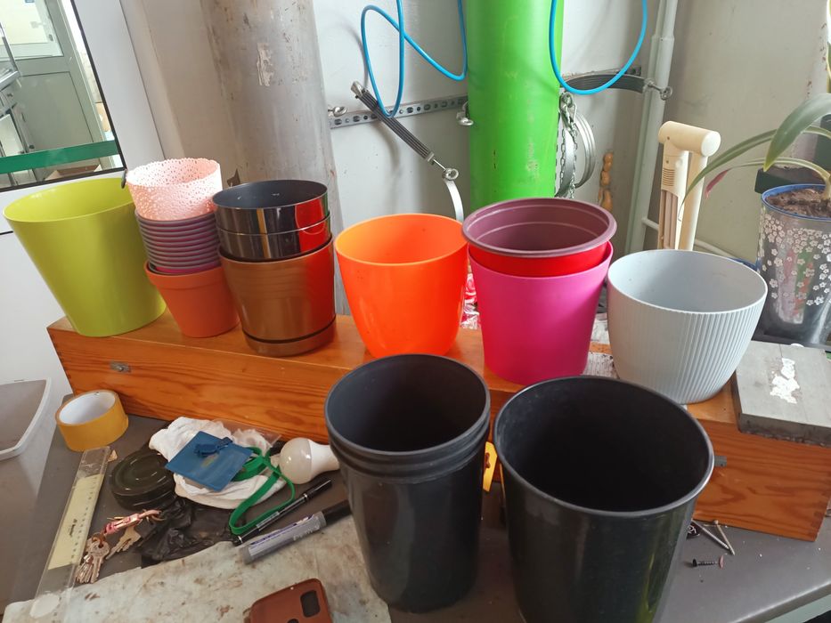 Duże plastikowe osłonki na doniczki