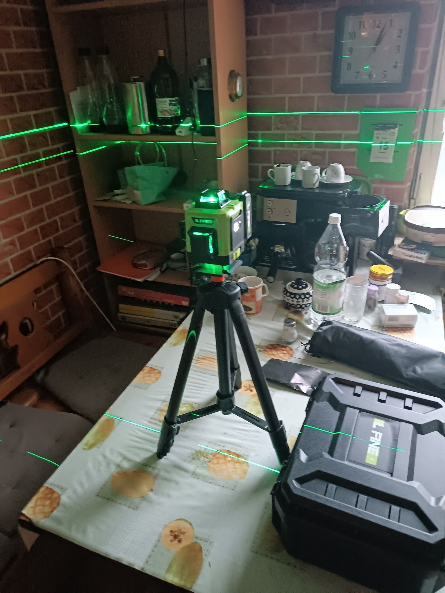 Laser krzyżowy samopoziomujący zielony