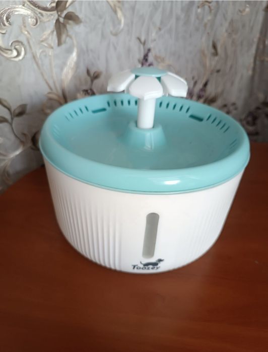 Поїлка для котів та собак