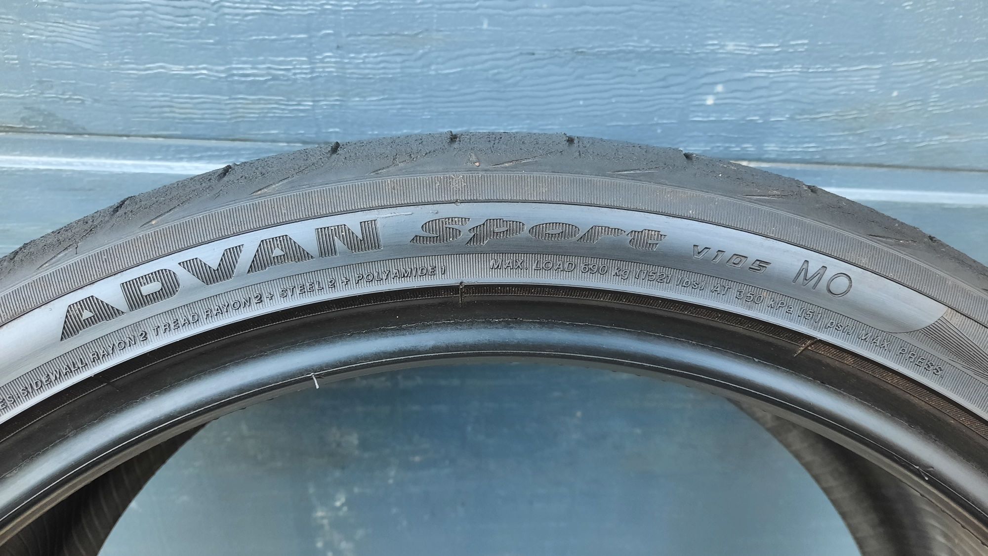 Yokohama 245/35 ZR20 Advan Sport V105