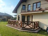 Balustrady balkonowe drewniane. Krzyżowe, proste, szklane..