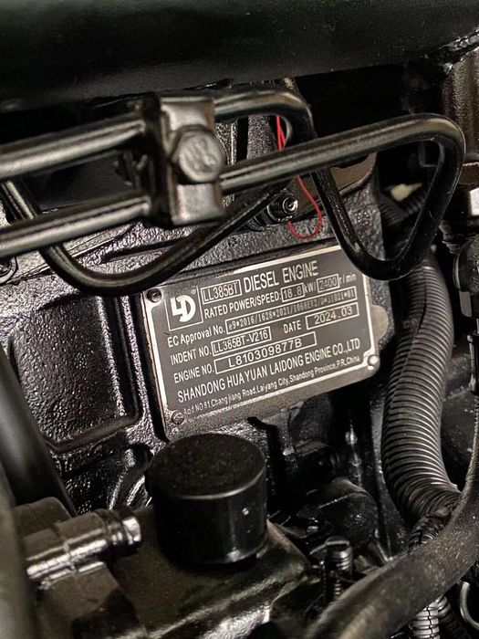 Mini escavadora 1.8 ton com vários acessórios