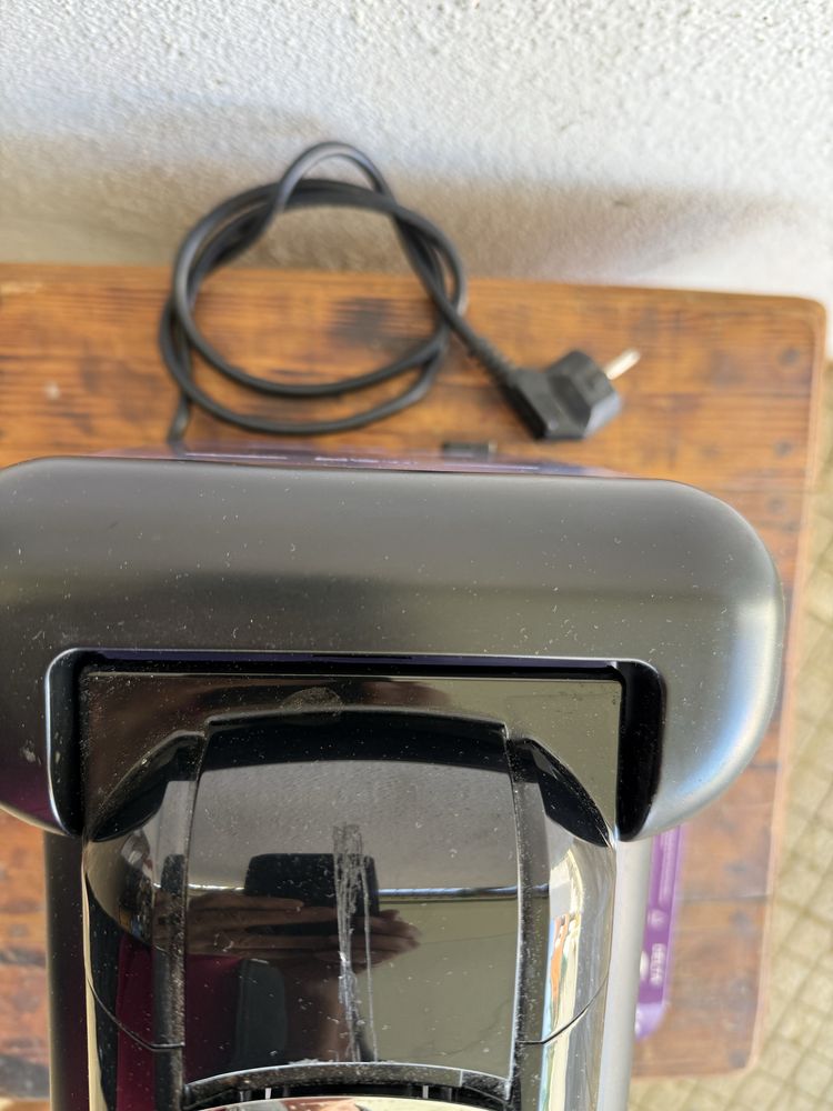 Vendo Maquina Cafe Delta Q. com pouco uzo a funcioar na perfeicão