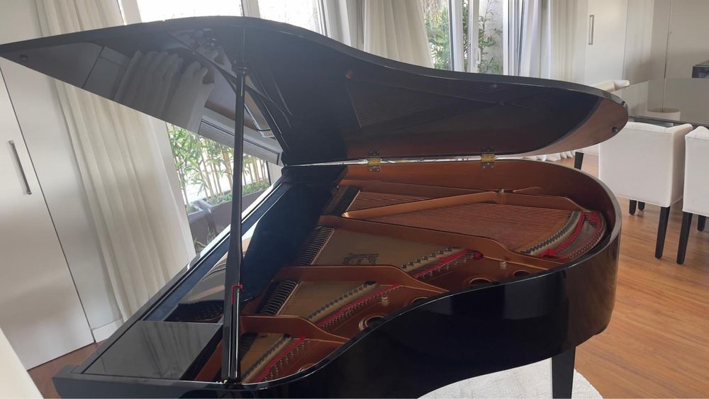 Piano de cauda YAMAHA GB1