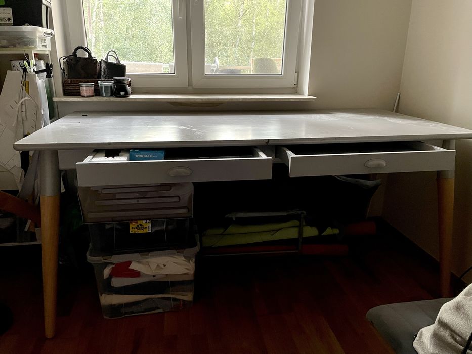 Sprzedam szerokie drewniane szare biurko 180 cm z żeliwną podstawą