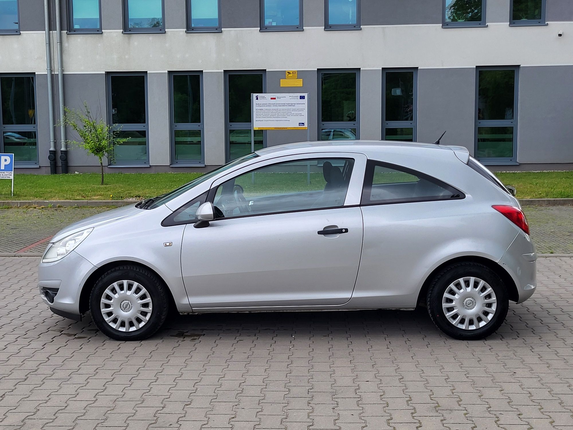 Opel corsa D 1.0 sprawna klima przebieg 180tys km