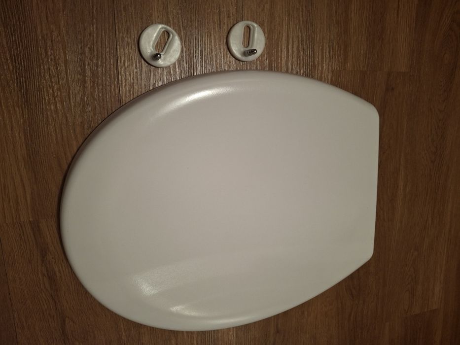 Nowa deska sedesowa, cichy domyk.