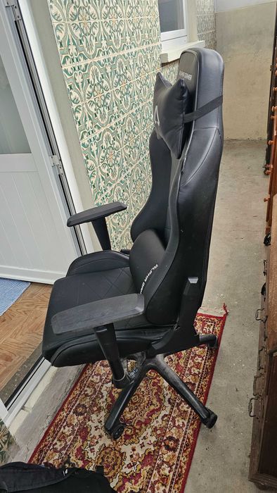 Ps4 slim com jogos e cadeira