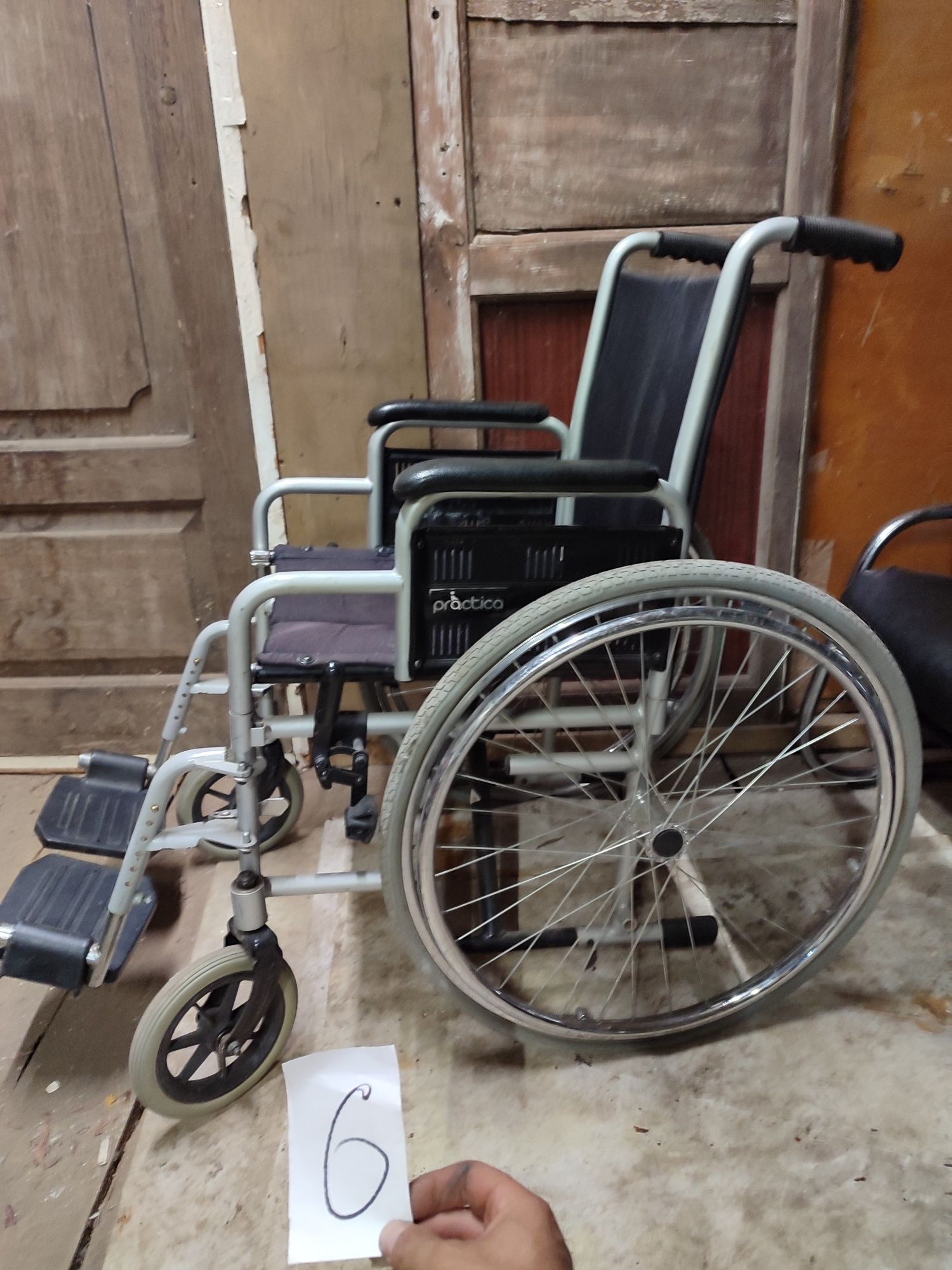 Продам инвалидную коляску