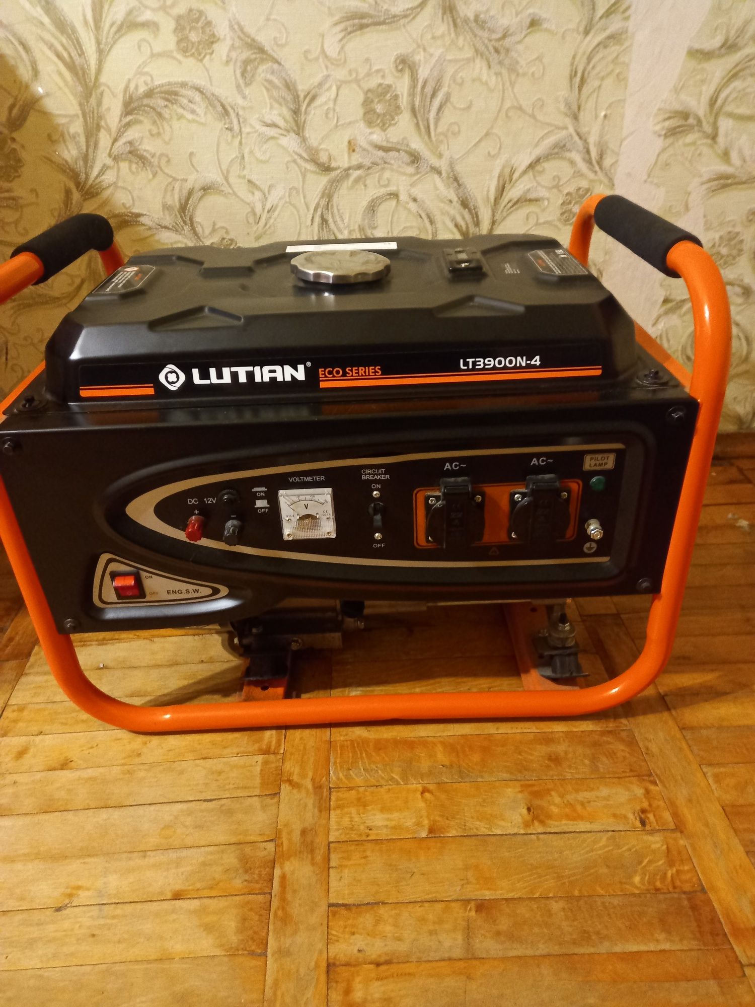 Продам б/у генератор Lutian LT3900N-4,однофаз 220v,50Hz,2.8KVA(3KV)15л