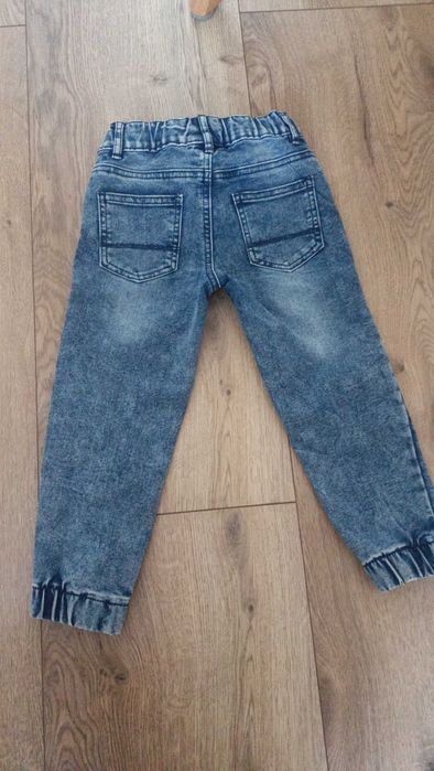 Spodnie jeansowe chłopięce 104
