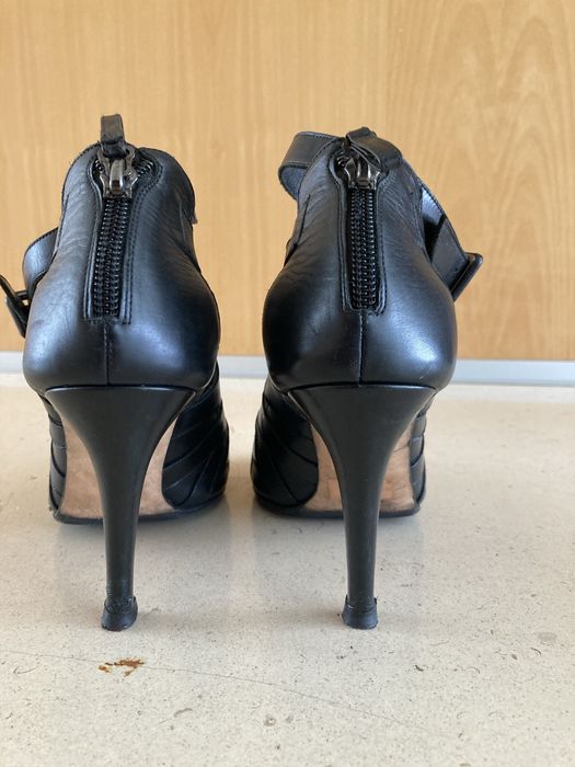 Carolina Herrera sapato alto em pele genuína