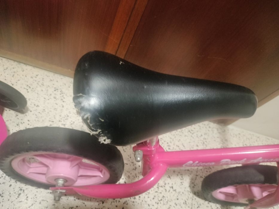 Trotinete e bicicleta sem pedais