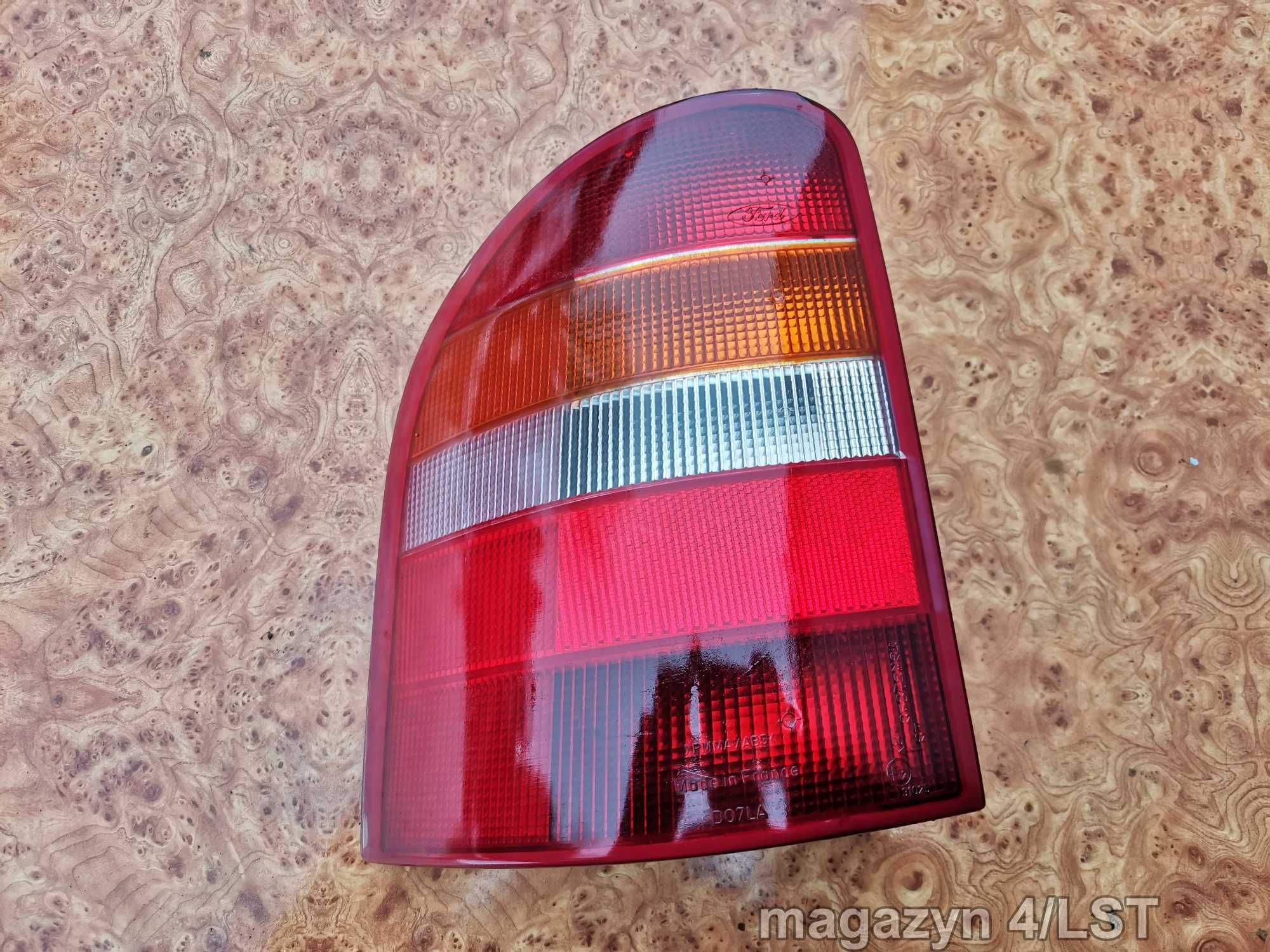 Ford Mondeo Mk2 kombi lampa lewy tył LT