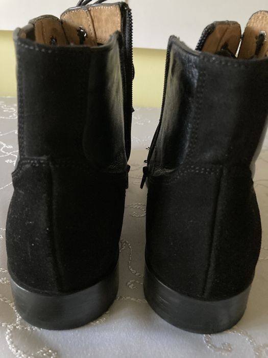 Ekskluzywne buty z zamszowymi wszywkami