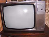 TELEVISÃO a cores PHILIPS, em bom estado