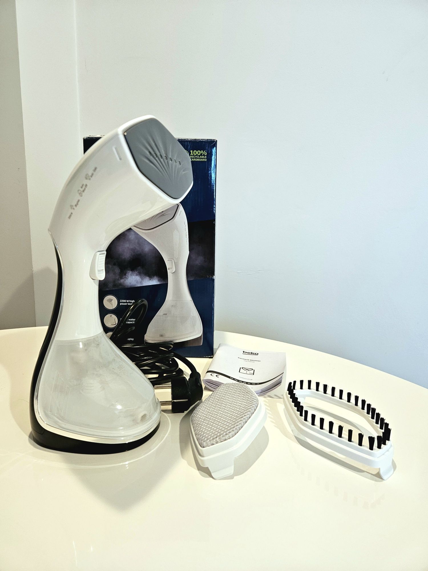 Parownica BEKO STM6120W do ubrań