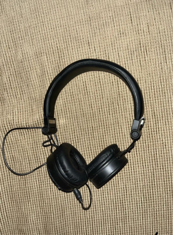 Fones Qilive Pretos