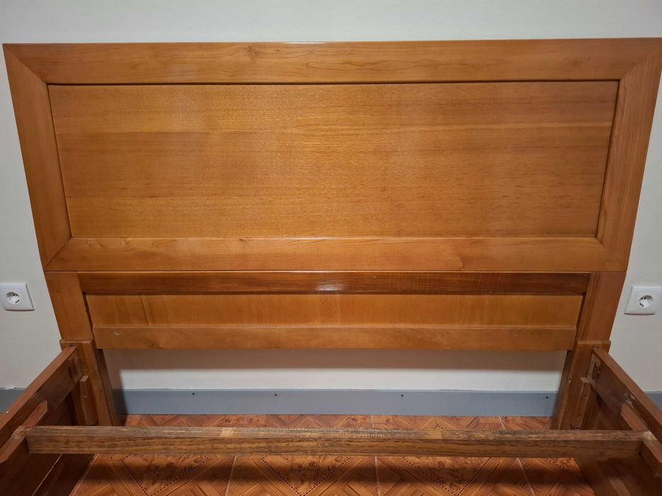 Cama de Casal em bom estado