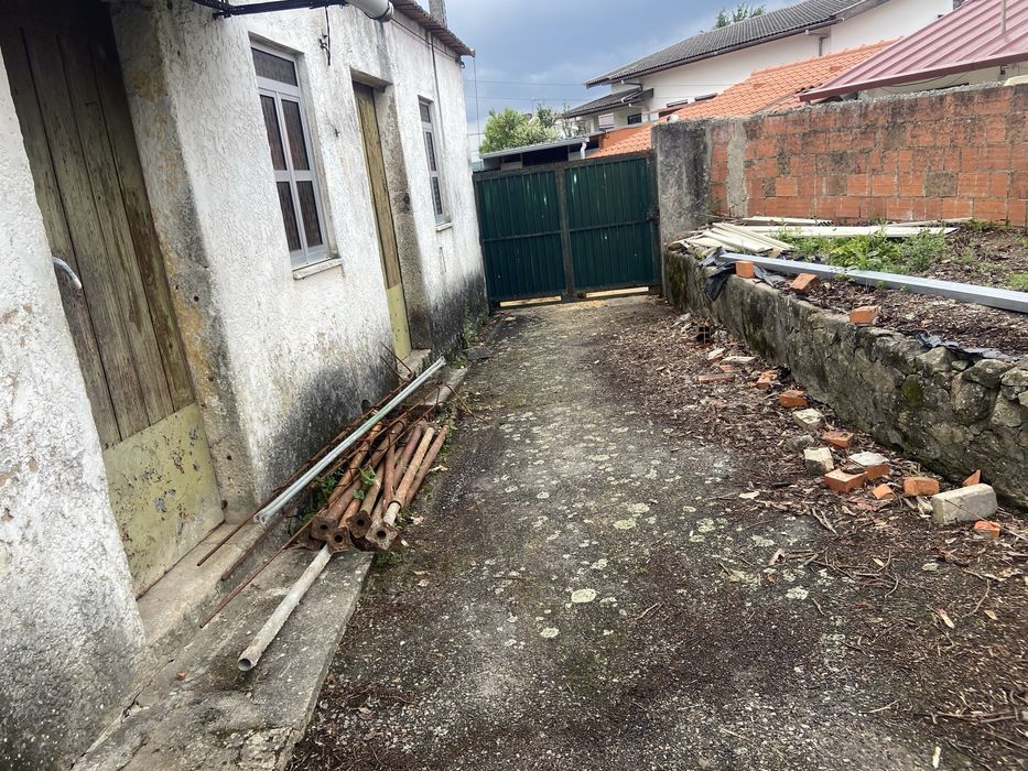 Casa devoluta com terreno