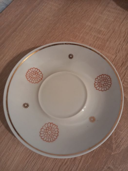 Блюдца чайные продам