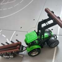Traktor diku z ladowaczem czolowym I przyczepa do drewna