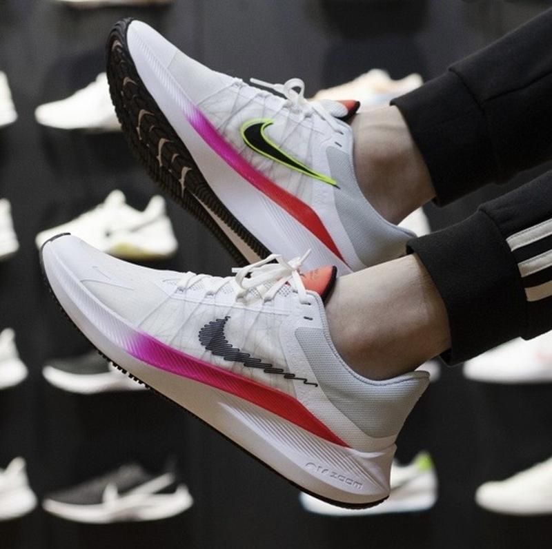 Оригінальні кросівки nike zoom winflo 8,стан нових