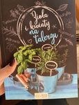 Zioła i kwiaty na talerzu Book Cook
