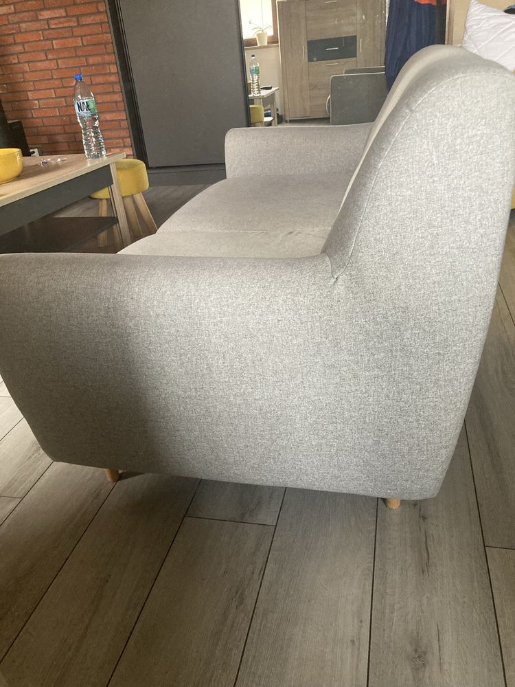 Sofa dwuosobowa jasny szary
