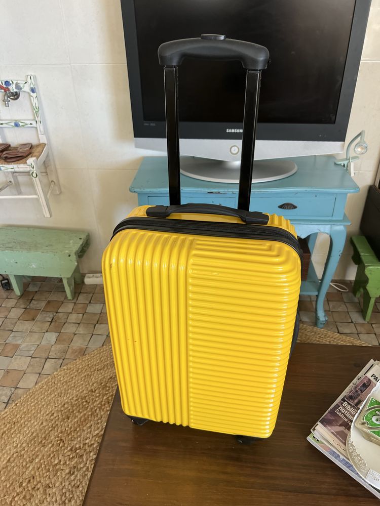 Mala de viagem rigida a estrear