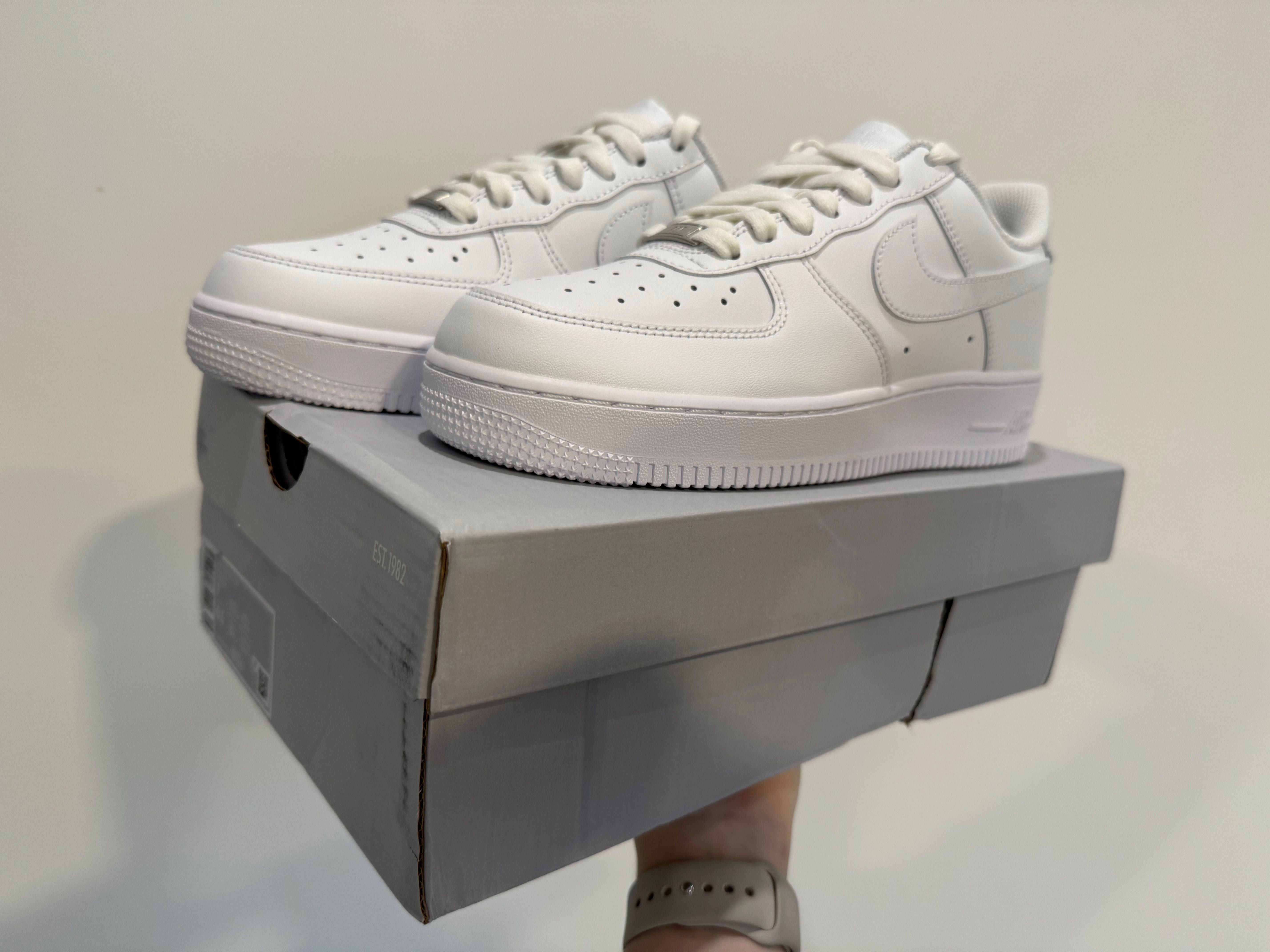 Buty Nike Air Force 1 Low '07 White r. 40
