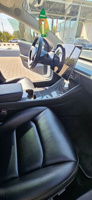 Продам автомобиль тесла 3