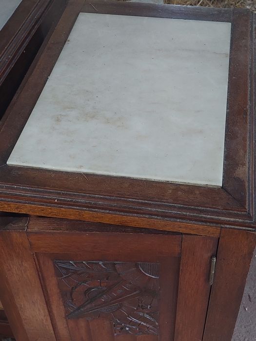 Mesinhas de cabeceira antigas