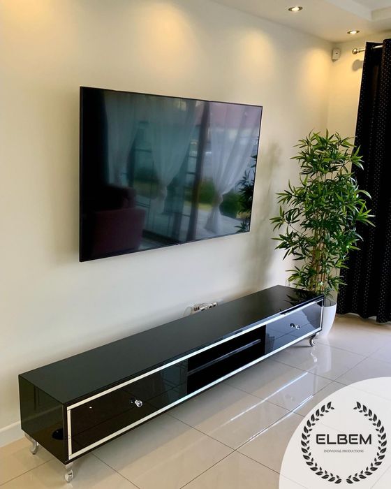 Szklana czarna szafka RTV Glamour