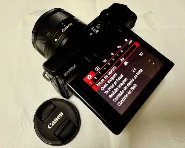 Canon EOS M200 + Kit Completo + 2 Baterias Extra + Cartão SD 8GB