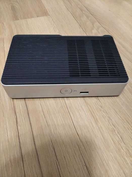 Міні компютер Intel NUC Atom E3815