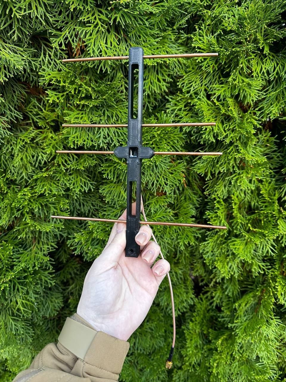Антенна Yagi 9Dbi 400-600МГц 700-1000МГц