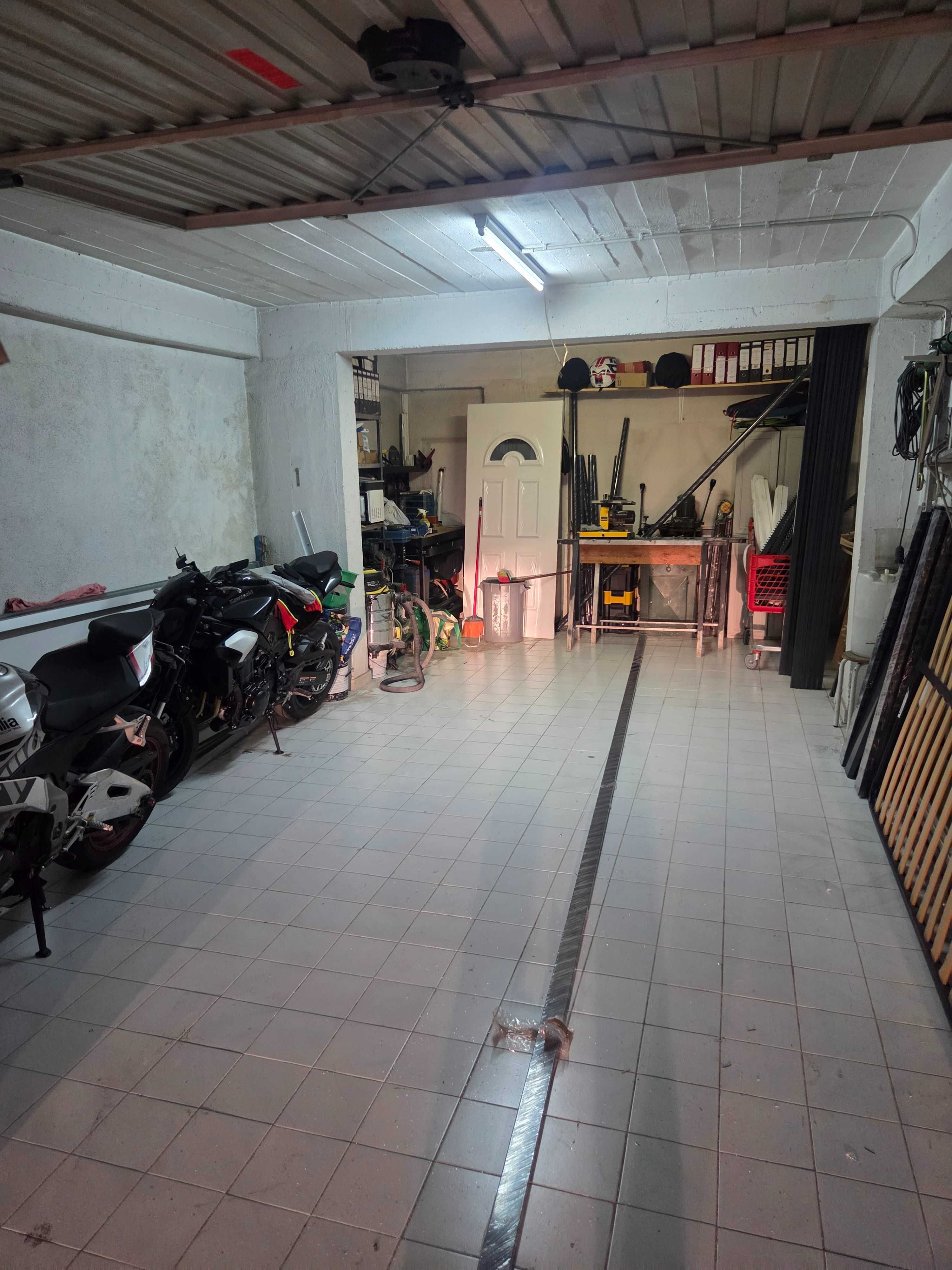 Garagem na tapada das merces