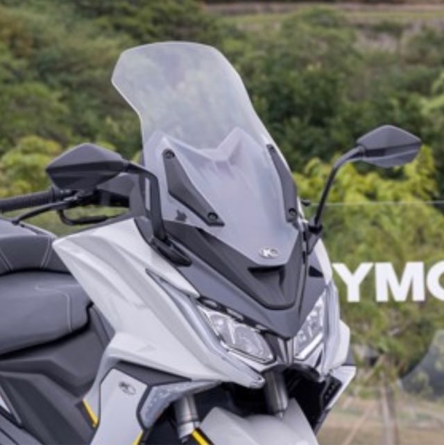 Listwy, plastiki, zaślepka  na szybe Kymco AK 550